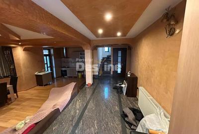 Casă cu 7 camere cu Teren 840 Mp în Central - 12