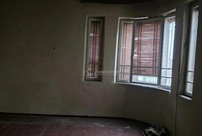 Casă cu 6 camere cu Teren 182 Mp în Calea București