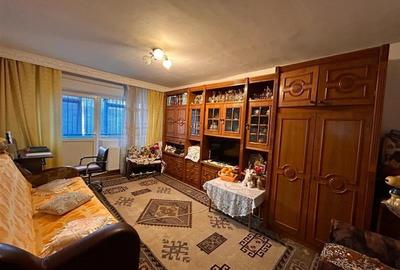 Apartament cu 2 camere decomandat în Republicii