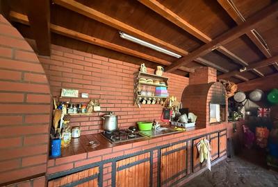 Casă cu 10 camere cu Teren 1081 Mp în Mogoșoaia - 2