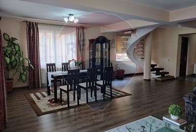 Casă individuală cu 4 camere în Dâmbul Rotund
