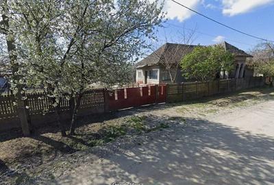 Casă cu Teren 2900 Mp în Central - 1