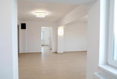 Apartament cu 4 camere decomandat în Central - 24
