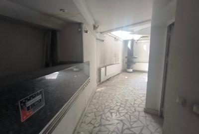 Spațiu comercial, de 180 mp, în P-ța Universității - 3