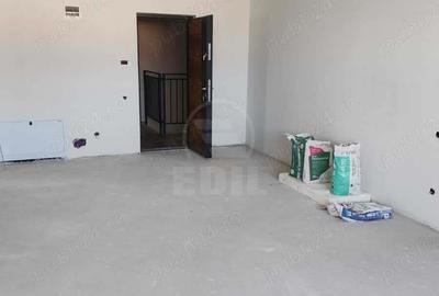 Apartament cu 3 camere semidecomandat în Florești - 1