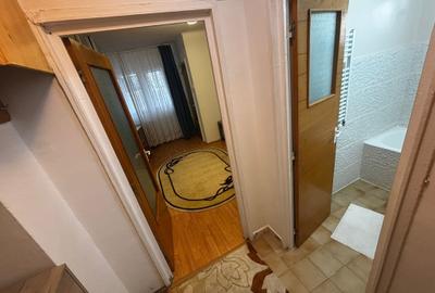 Garsoniera de vanzare in zona Titan-Piata Minis, bloc 1985, et. 6/10 - 5