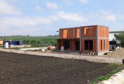 Casă cu 4 camere în Exterior Vest - 1
