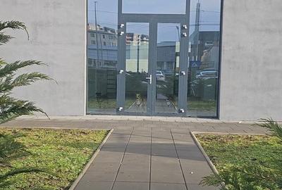 Spațiu comercial, de 70 mp, în Central - 4