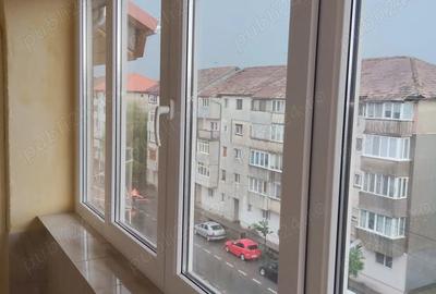 Vand apartament cu 4 camere decomandate in Caransebe?, cartier Pipirig, et.4 Vand apartament cu 4 camere decomandate in Caransebe?, cartier Pipirig, et.4 - 7