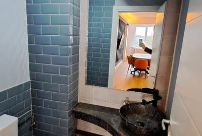 APARTAMENT 3 CAMERE   CU 3 BAI - LUX - LOC PARCARE - COMISION 0 - 16