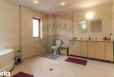 Casă cu 6 camere cu Garaj în Central - 12