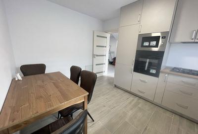 Casă cu 4 camere cu Teren 200 Mp în Ipotești - 1