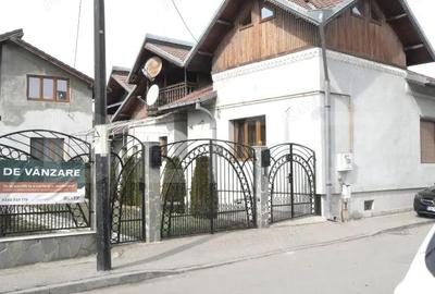 Casă cu Teren 296 Mp în Central - 1