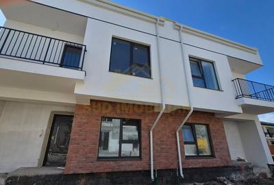 Duplex cu 6 camere cu Canalizare în Central