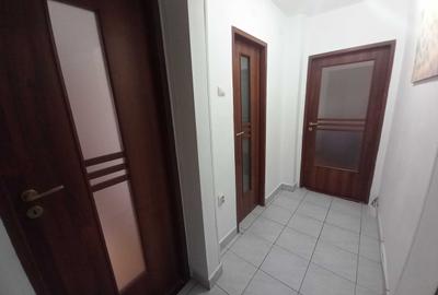 Apartament cu 3 camere semidecomandat în Fortuna