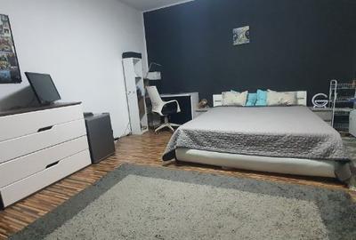 Vând casă cu mansardă