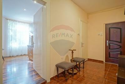 Apartament cu 3 camere semidecomandat, mobilat în Cetatea - 10