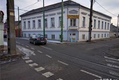 Spațiu comercial, de 800 mp, în Boul Roșu