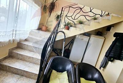 Casa / Vila cu 5 camere de vanzare - 3