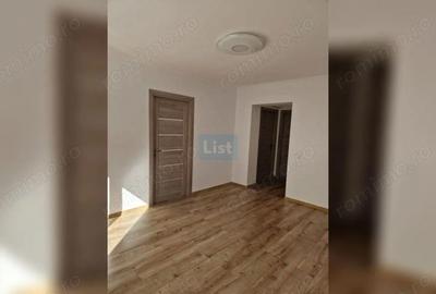 Apartament cu 3 camere semidecomandat în Horea