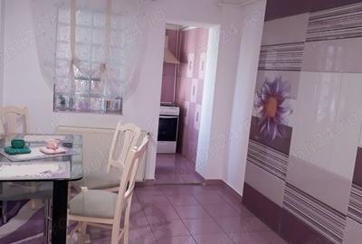 Vand apartament ultracentral, in Gaesti, cu 4 camere decomandate, ( bucatarie, 2 bai si 2 balcoane). - 1