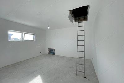 Casă cu 5 camere cu Teren 440 Mp în Ghiroda