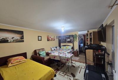 Casă cu 6 camere cu Teren 590 Mp în Lacu Dulce