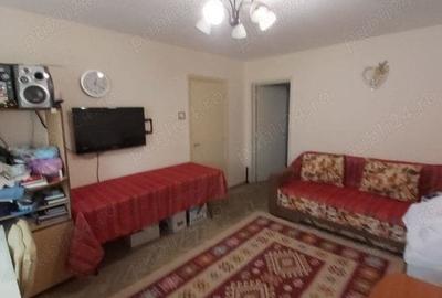 Apartament cu 3 camere semidecomandat în Alexandru Obregia