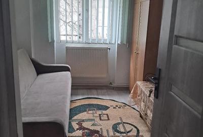 Apartament cu 3 camere semidecomandat în Central - 3