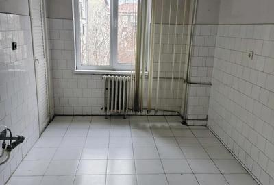 Apartament cu 3 camere decomandat în Central - 1
