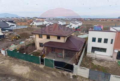 Casă cu 5 camere cu Teren 500 Mp în Sânpetru - 28
