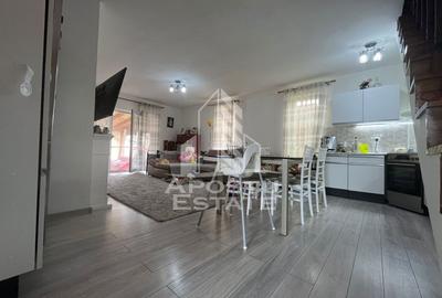 Jumatate de duplex  cu 4 camere si 2 bai, decomandat situat in Utvin - 3