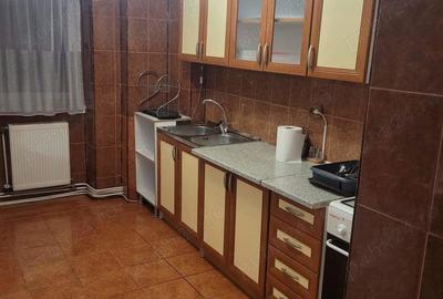 Inchiriez apartament cu 3 camere - 2