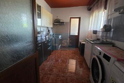 Casă cu 5 camere cu Teren 653 Mp în Central - 9