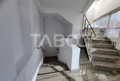 Spatiu comercial cu vitrina pe 3 niveluri cu suprafata utila de 915mp - 12