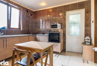 Casă cu 6 camere cu Garaj în Central - 2