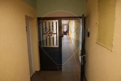 Spațiu comercial, de 200 mp, în Central - 6