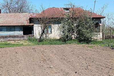 Casă cu 4 camere cu Teren 4200 Mp în Izvoru (Gogoșari) - 1