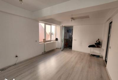 Casă cu 4 camere cu Teren 176 Mp în Central - 9