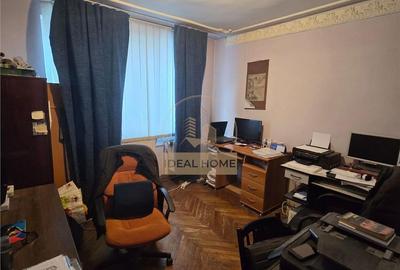 Apartament cu 3 camere decomandat în Alexandru cel Bun