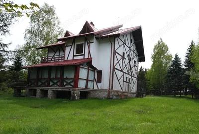 Vanzaere casa superba si 4000 mp teren la munte in Cheia Prahova cu parau care trece prin gradina - 3