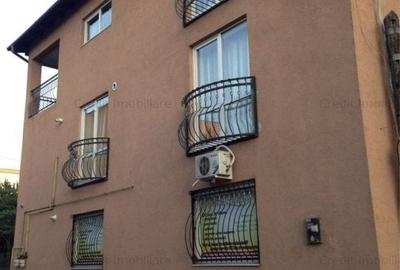 Casă individuală cu 10 camere în Scriitorilor