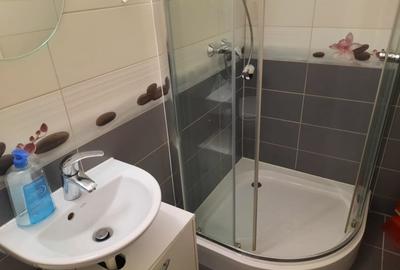 Apartament cu 3 camere decomandat, mobilat în Tractorul - 8
