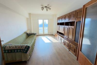 Apartament cu 3 camere decomandat, mobilat în Tei