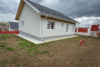 Casă cu 4 camere cu Teren 500 Mp în Podu Roș - 5