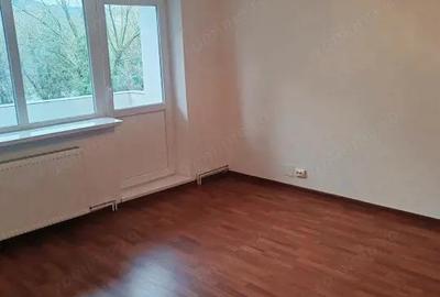 Apartament cu 3 camere semidecomandat în Central - 3