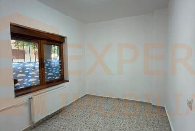Casă individuală cu 4 camere cu Canalizare în Central - 1