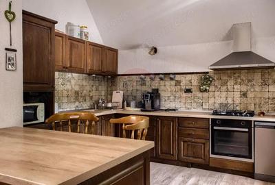 Casa cu 2 corpuri, piscina ?i 3.235 mp teren in Ghioroc - 11