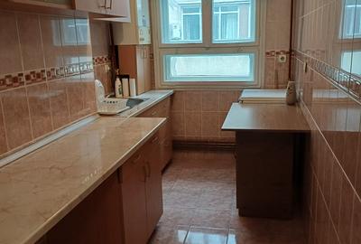 Apt 2 camere , et 3, bloc 1956, liber, centrala proprie - 1