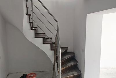 Casă cu 5 camere cu Teren 163 Mp în Coiciu - 1